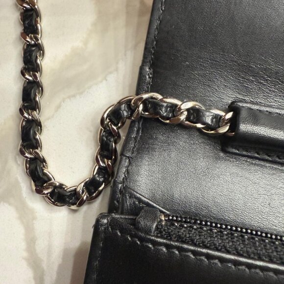 Chanel Wallet on Chain (WOC) – Black Caviar with Embossed CC Logo - Picture 2 of 9